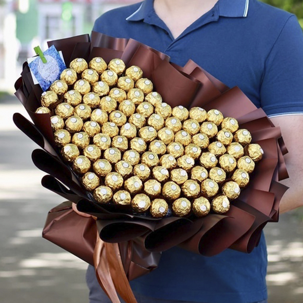 Букет из конфет в форме сердца "Ferrero Rocher"